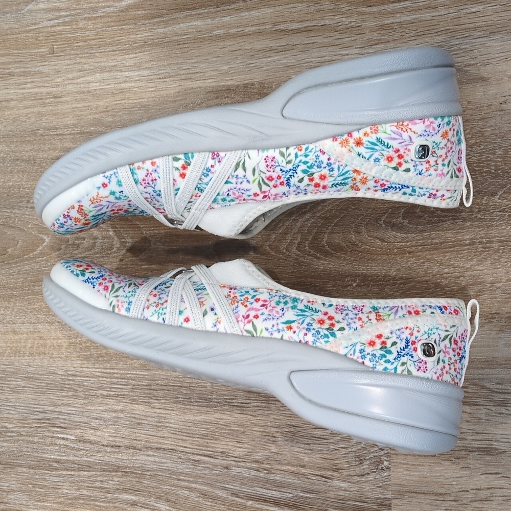🩷💛💚💙❤️NIB Bzees White Floral Colorful Women's slip on Shoes sz 7M🩷💛💚💙❤️ - Picture 8 of 13